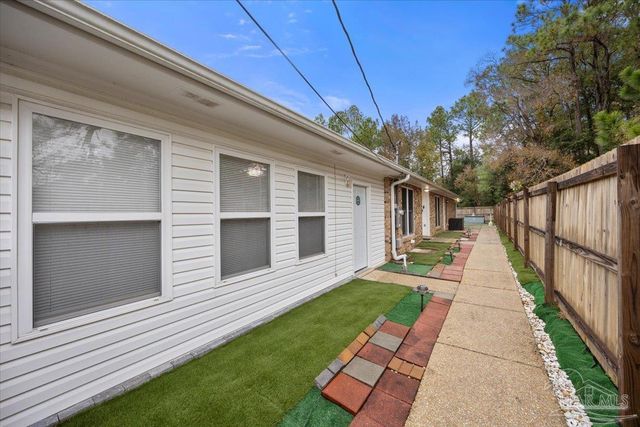 7072 Lake Joanne Dr, Pensacola, FL 32506