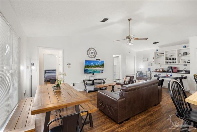 7072 Lake Joanne Dr, Pensacola, FL 32506