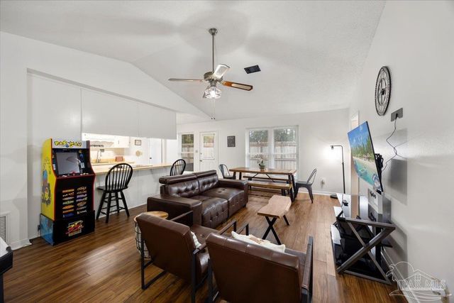 7072 Lake Joanne Dr, Pensacola, FL 32506