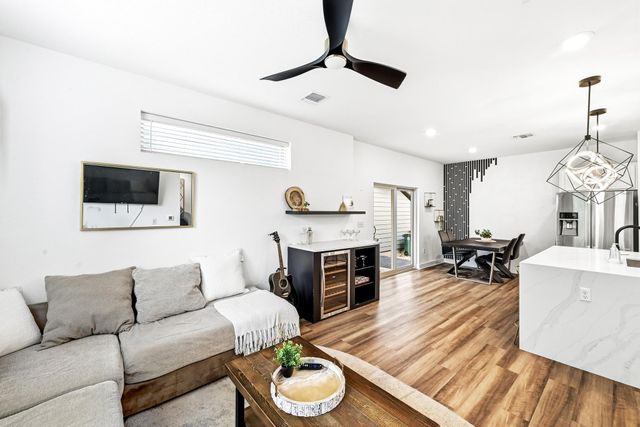 8009 Mellencamp DR 212, Austin, TX 78744