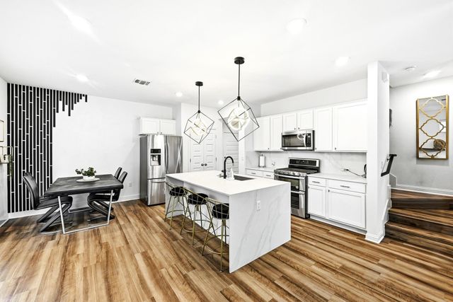 8009 Mellencamp DR 212, Austin, TX 78744