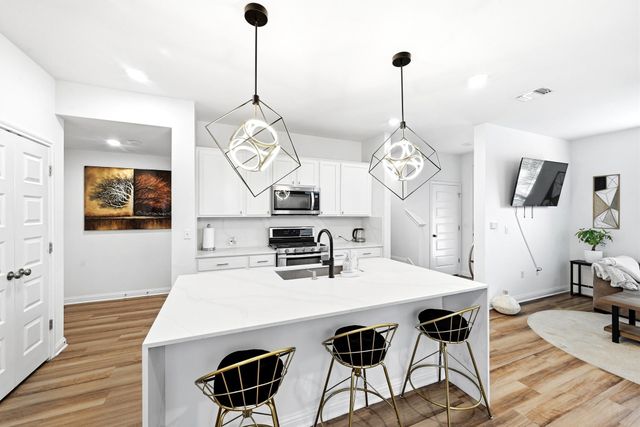 8009 Mellencamp DR 212, Austin, TX 78744