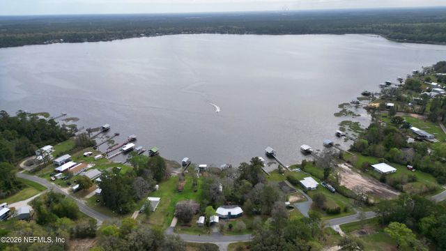 176 LAKE Drive, Florahome, FL 32140