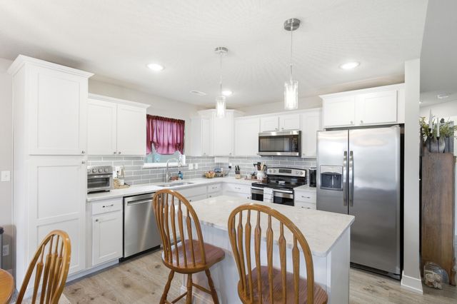 2422 LAWTON DR, Columbia, MO 65202