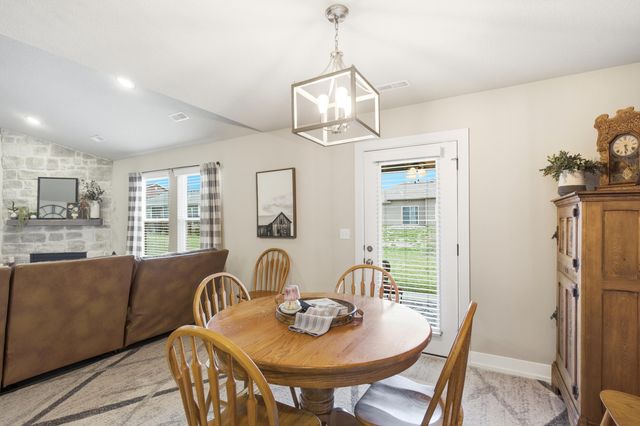 2422 LAWTON DR, Columbia, MO 65202