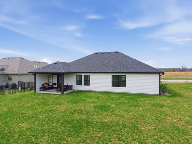 2422 LAWTON DR, Columbia, MO 65202