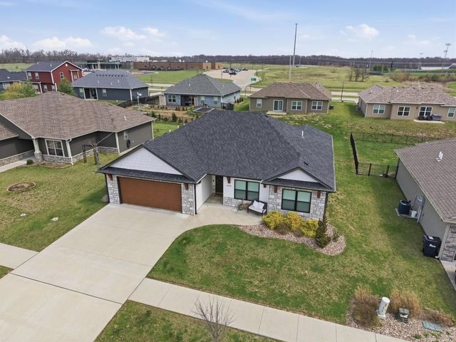 2422 LAWTON DR, Columbia, MO 65202