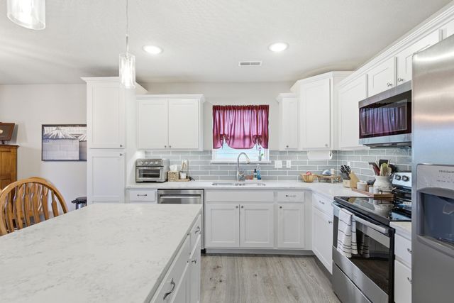 2422 LAWTON DR, Columbia, MO 65202