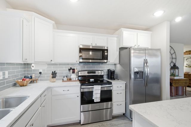 2422 LAWTON DR, Columbia, MO 65202