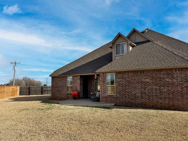 13621 Brampton Way, Yukon, OK 73099