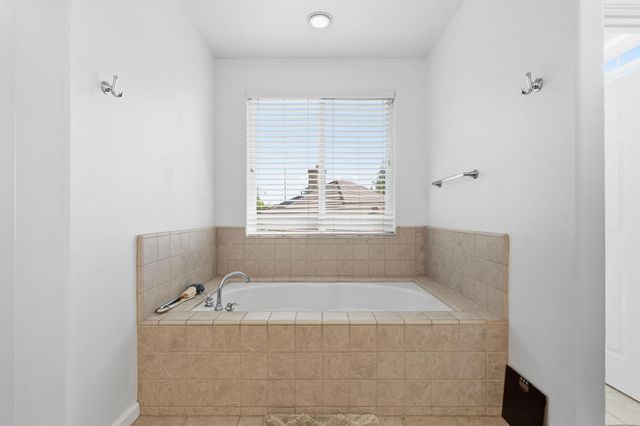 11092 Le Conte Pass Ct, Clovis, CA 93619
