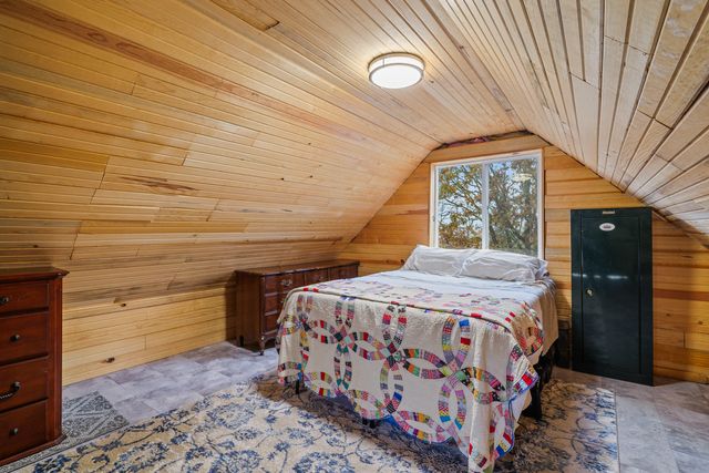 311 Grays Creek Road, Grants Pass, OR 97527