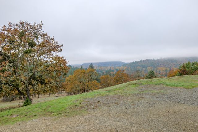 311 Grays Creek Road, Grants Pass, OR 97527