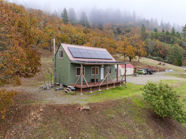 311 Grays Creek Road, Grants Pass, OR 97527