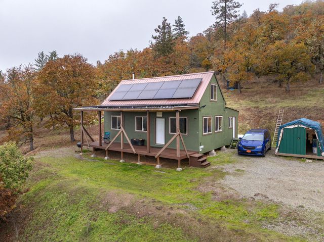 311 Grays Creek Road, Grants Pass, OR 97527