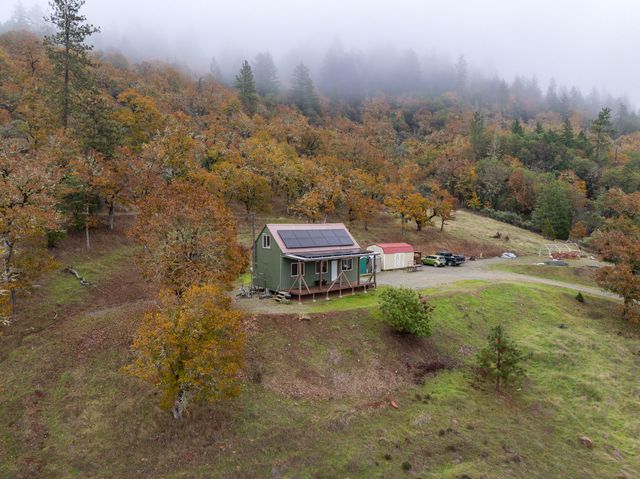 311 Grays Creek Road, Grants Pass, OR 97527