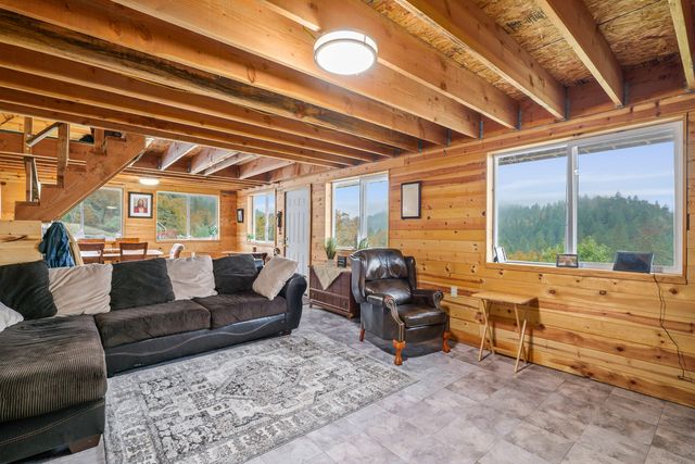 311 Grays Creek Road, Grants Pass, OR 97527