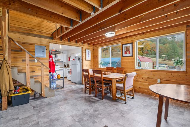 311 Grays Creek Road, Grants Pass, OR 97527