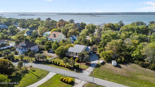 7028 Archers Creek Drive S, Emerald Isle, NC 28594