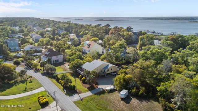 7028 Archers Creek Drive S, Emerald Isle, NC 28594