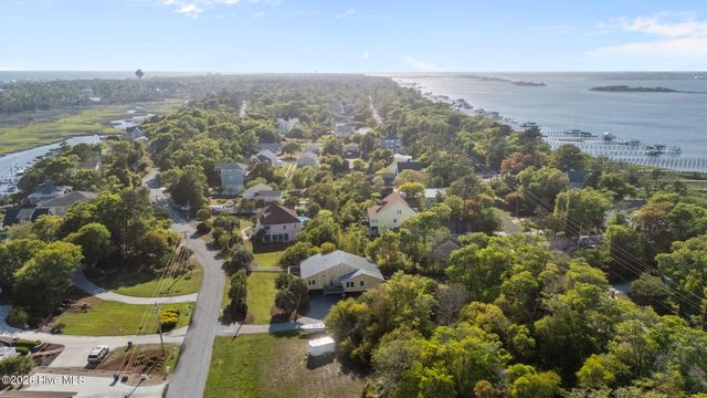 7028 Archers Creek Drive S, Emerald Isle, NC 28594