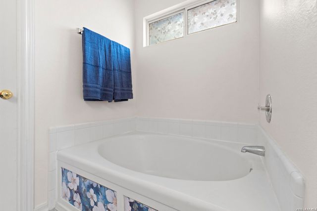 8918 John Barrett, San Antonio, TX 78240