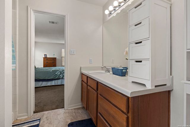 8918 John Barrett, San Antonio, TX 78240