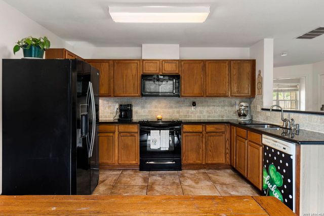 8918 John Barrett, San Antonio, TX 78240