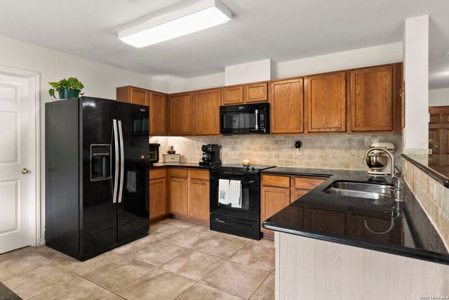 8918 John Barrett, San Antonio, TX 78240