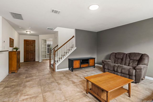 8918 John Barrett, San Antonio, TX 78240