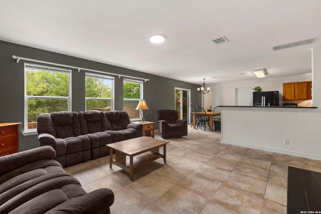 8918 John Barrett, San Antonio, TX 78240