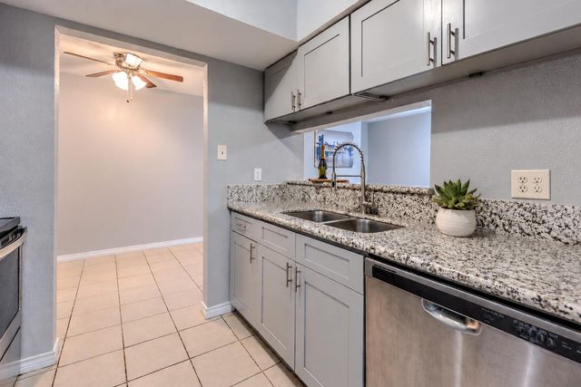720 Memorial Mews Street B, Houston, TX 77079