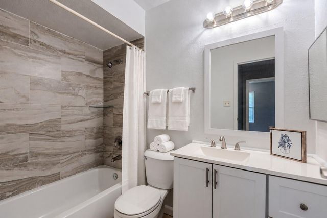 720 Memorial Mews Street B, Houston, TX 77079