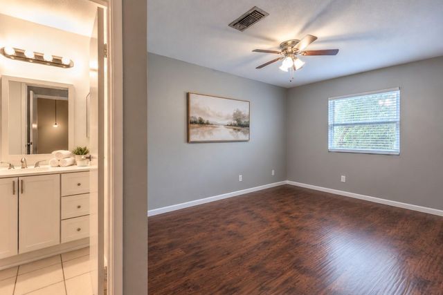 720 Memorial Mews Street B, Houston, TX 77079