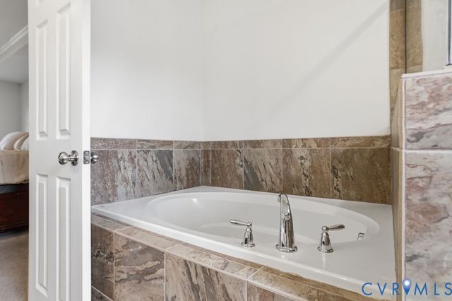 5942 Autumnleaf Dr, Ampthill, VA 23234