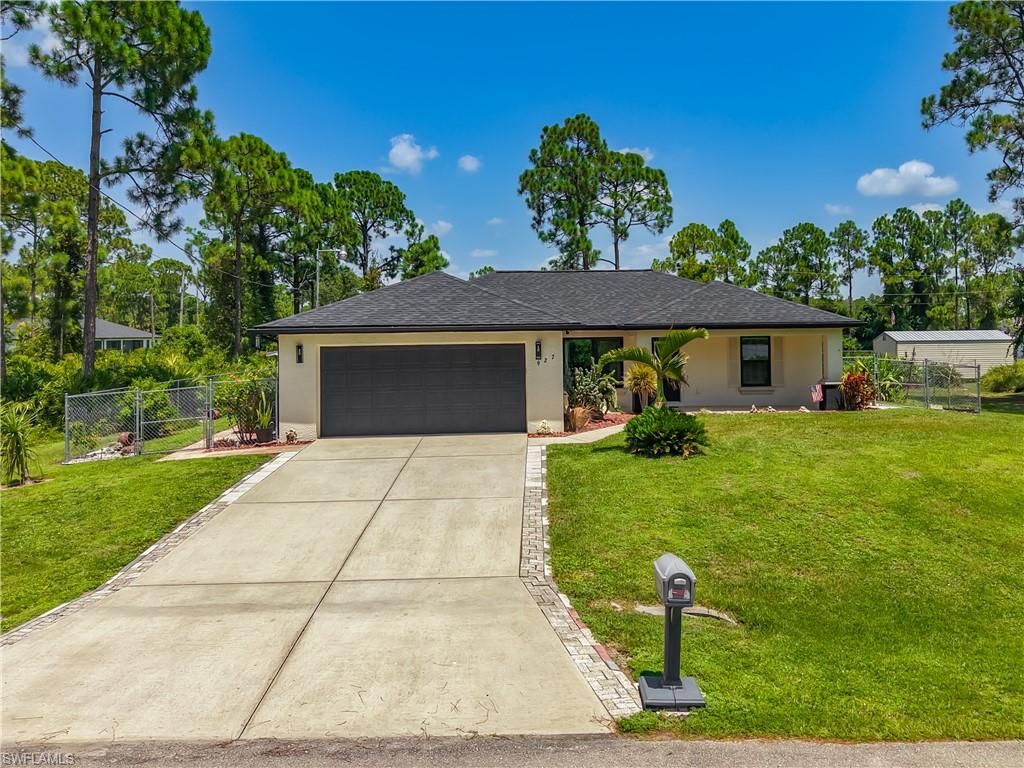927 Franklin ST E, LEHIGH ACRES, FL 33974 — exterior