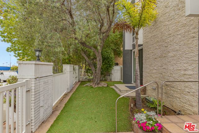 7758 W 91st Street, Los Angeles, CA 90293