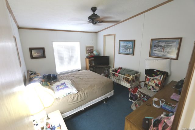 133 Oak View, La Vernia, TX 78121