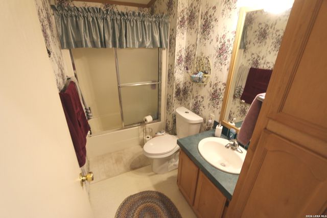 133 Oak View, La Vernia, TX 78121