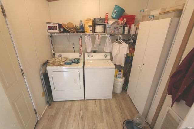 133 Oak View, La Vernia, TX 78121