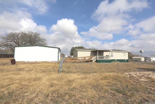 133 Oak View, La Vernia, TX 78121