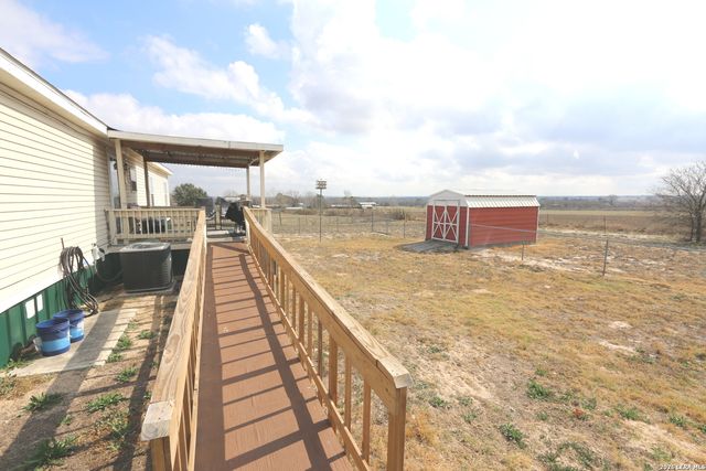 133 Oak View, La Vernia, TX 78121