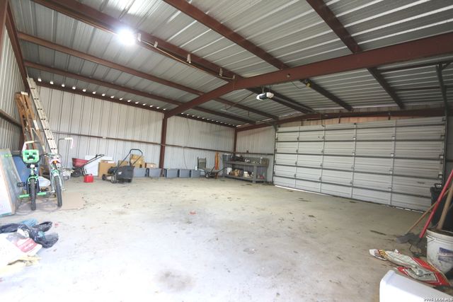 133 Oak View, La Vernia, TX 78121