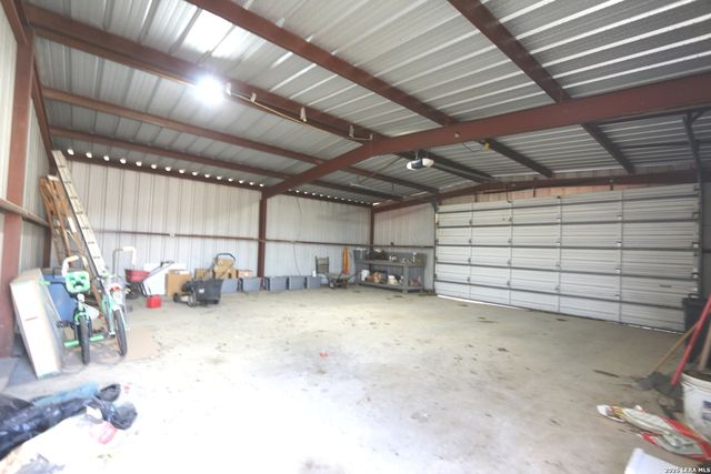 133 Oak View, La Vernia, TX 78121