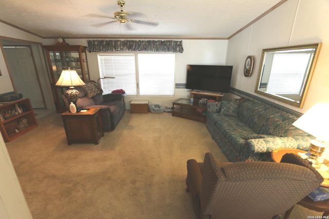 133 Oak View, La Vernia, TX 78121