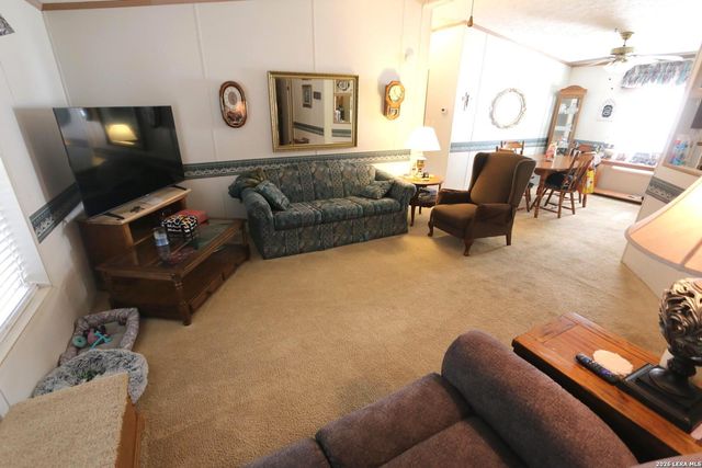 133 Oak View, La Vernia, TX 78121