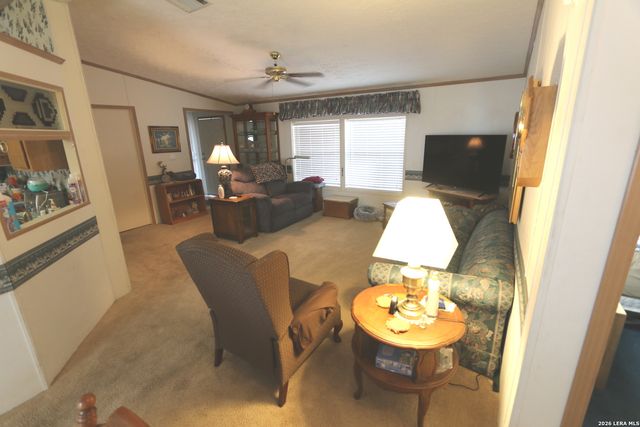 133 Oak View, La Vernia, TX 78121