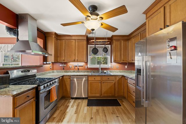 329 MAPLE RD, Mount Laurel, NJ 08054