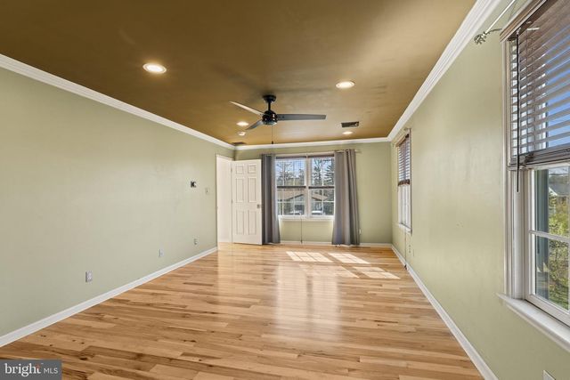 329 MAPLE RD, Mount Laurel, NJ 08054