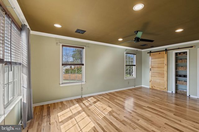 329 MAPLE RD, Mount Laurel, NJ 08054